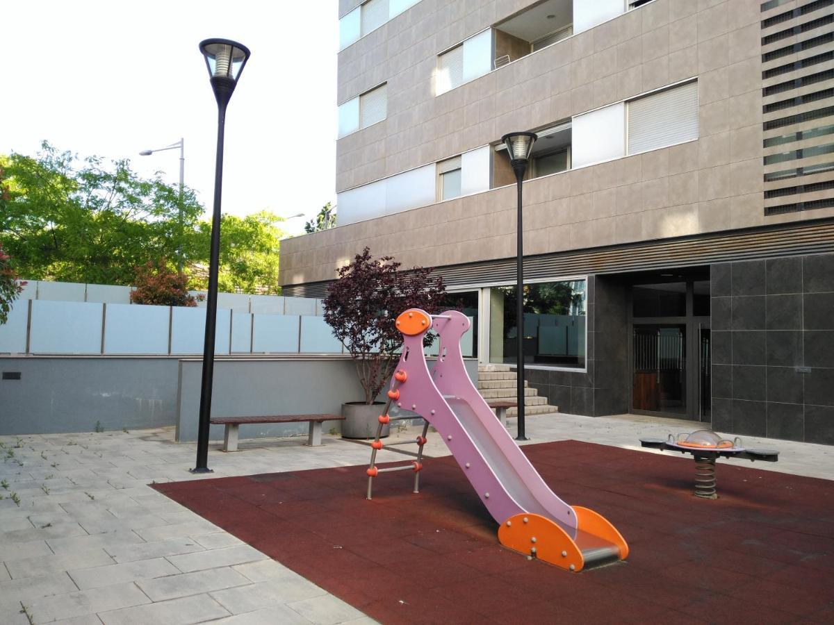 Stylish Flat, 2 Bathrooms And Swimming Pool, Next To The Beach! 산트 아드리아 데 베소스 외부 사진